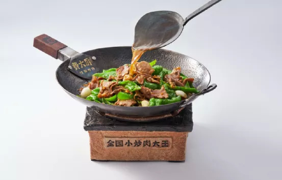 一盤辣椒炒肉，能撐起費(fèi)大廚的“出湘記”嗎？