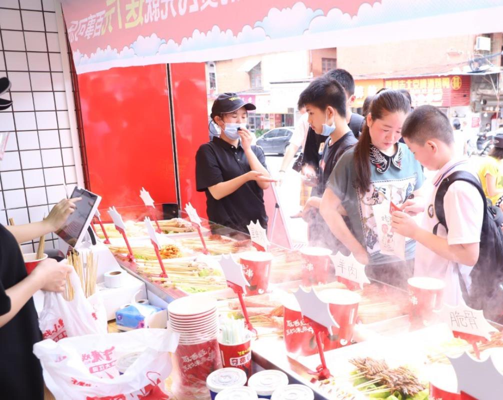 逆勢拓張400+店，年銷10億+串，它是怎么做到的？