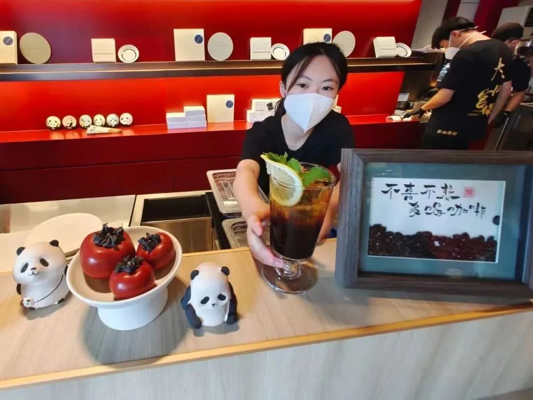 老字號(hào)布鞋內(nèi)聯(lián)升做咖啡，跨界咖啡這么卷了嗎？|餐飲界