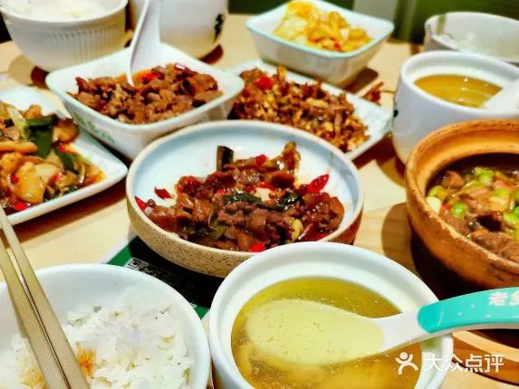 被成人小飯桌“打臉”的快餐 該走向何方？|餐飲界