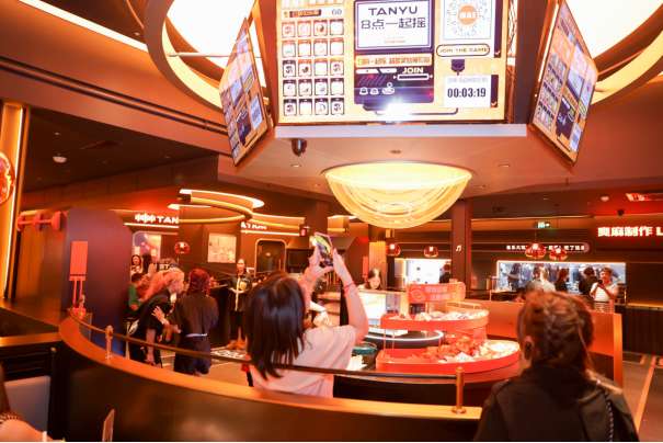 餐飲模式又一大創(chuàng)舉！探魚新店型營造“娛樂城”式沉浸消費體