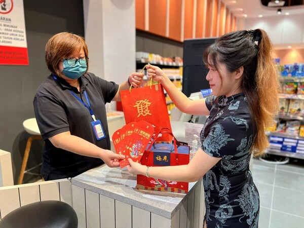 海外中國春節(jié)氛圍濃厚，中國梅酒被全球華人加入年貨購物車