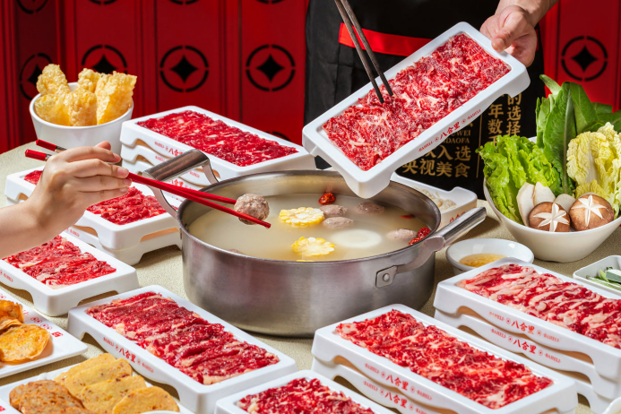 一人食火鍋“受害者”爆火后，八合里火鍋官方回應(yīng)來(lái)了|餐飲界