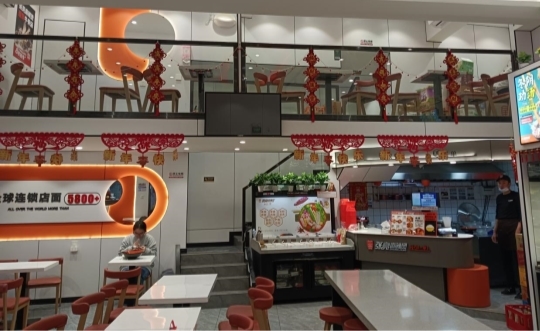 柳州加盟商施洪邦：一個(gè)不會(huì)煮麻辣燙的店主，如何實(shí)現(xiàn)首日破萬(wàn)？