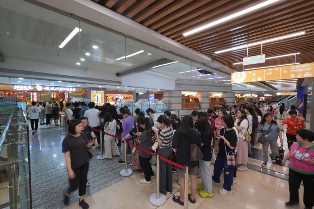 登頂熱搜，這家烤肉店憑何讓頂流商圈為之瘋狂？|餐飲界