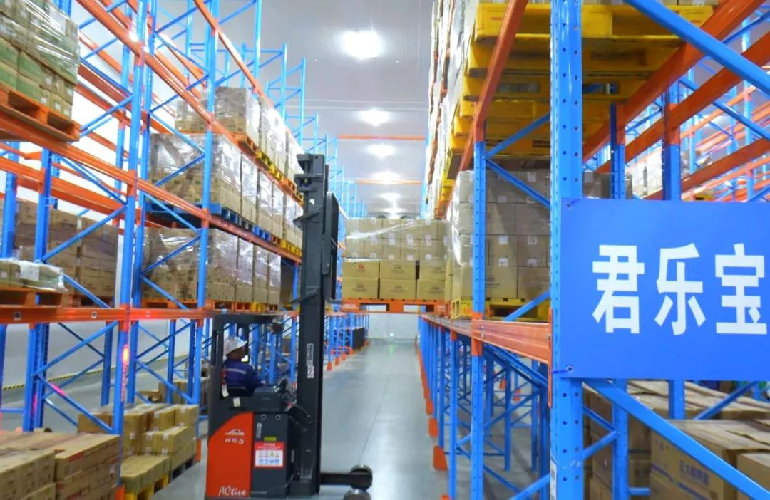 蜀?！辆龢?lè)寶戰(zhàn)略合作升級(jí)，打造全國(guó)極速冷鏈網(wǎng)，破解短保鮮奶配送難題