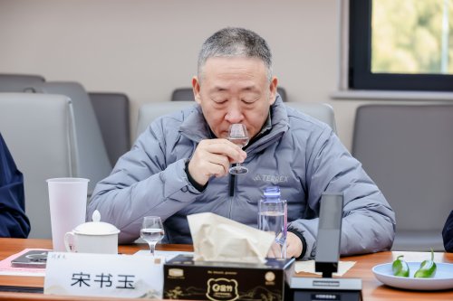 葵花酒業(yè)「問東方」獲酒協(xié)首肯，泰斗天團為何集體為「問東方」站臺？