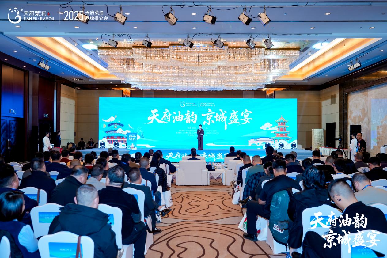 楊掌柜粉面菜蛋斬獲萬(wàn)商大會(huì)“品類冠軍” 彰顯細(xì)分賽道領(lǐng)軍者實(shí)力|餐飲界