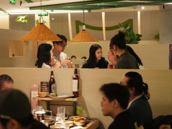 孟慧圓深夜打卡！單日狂賣6萬、翻臺5輪，沸點計劃憑啥火出圈？