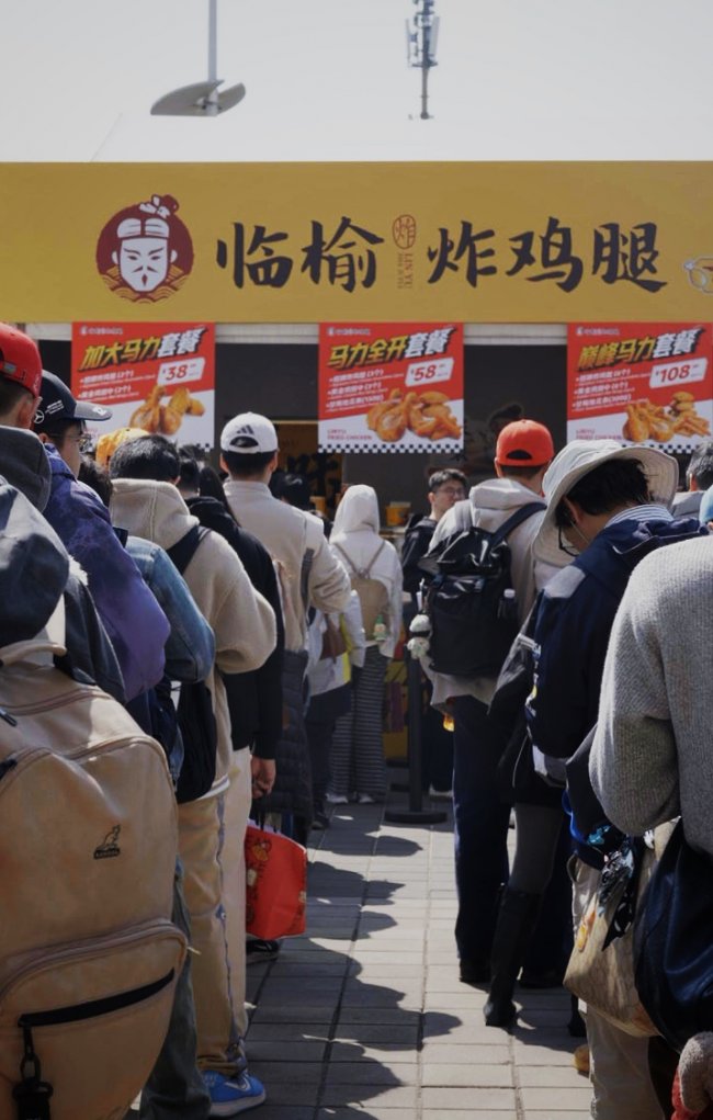 中式美食亮相F1賽場，“最佳觀賽搭子”臨榆炸雞腿三天賣出三萬個雞腿|餐飲界